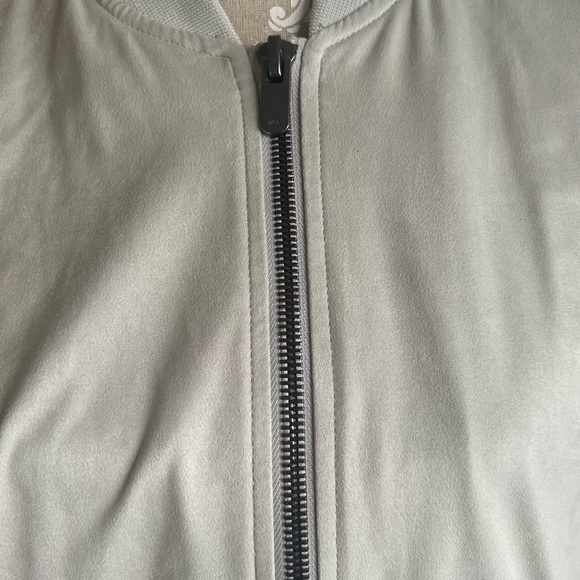 Stylish White Bomber Jacket - Picture 3 of 4